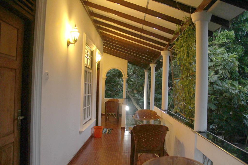 Lionka Guesthouse Mirissa Bagian luar foto
